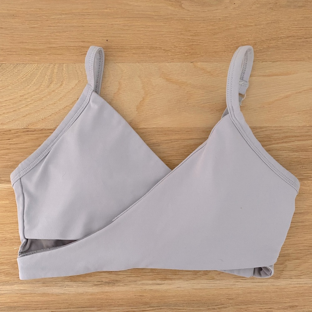 Cross cross grey sports bra fabletics